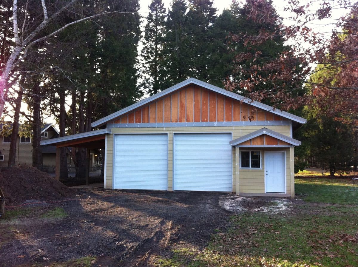 Custom residential pole barn shop built by Locke Buildings